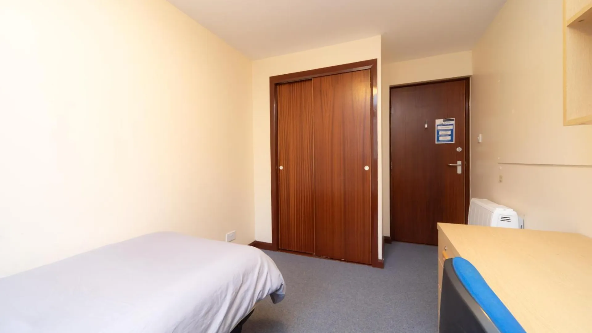 エディンバラJoivy Economy 4 And 5 Bed Flats, Close To Old Town And Royal Mile - Adults Onlyアパートメント アパート