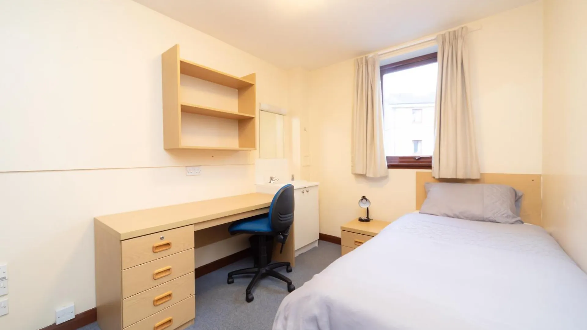 エディンバラJoivy Economy 4 And 5 Bed Flats, Close To Old Town And Royal Mile - Adults Onlyアパートメント アパート エディンバラ