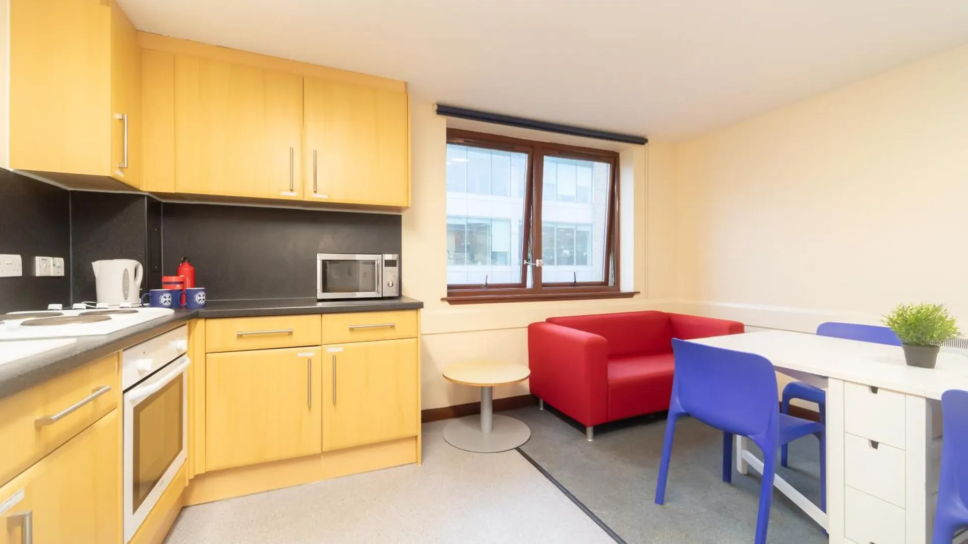 エディンバラJoivy Economy 4 And 5 Bed Flats, Close To Old Town And Royal Mile - Adults Onlyアパートメント エディンバラ