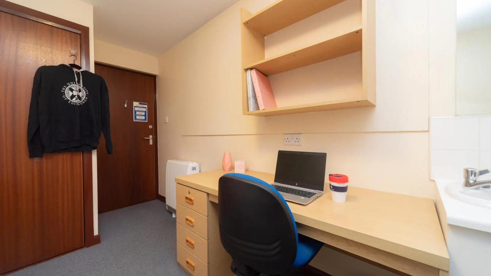 アパート エディンバラJoivy Economy 4 And 5 Bed Flats, Close To Old Town And Royal Mile - Adults Onlyアパートメント